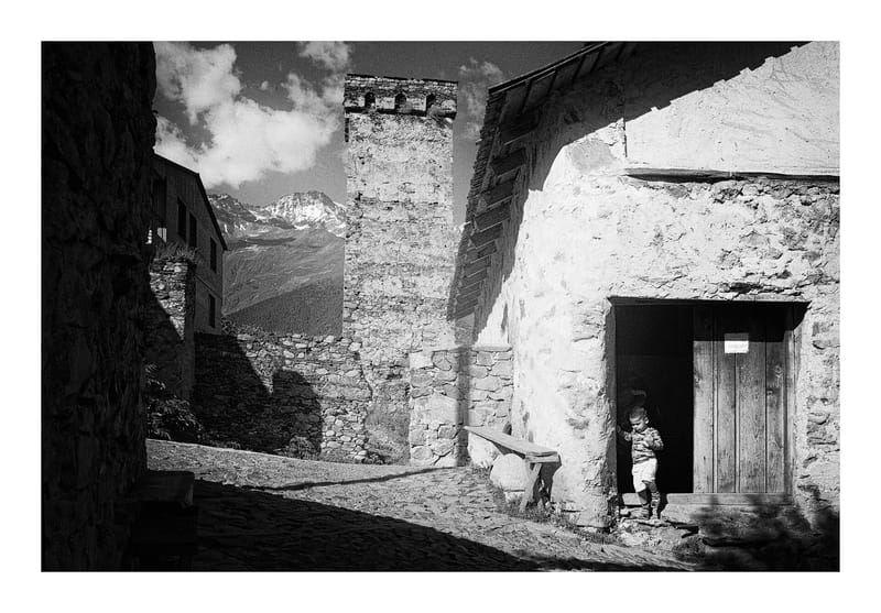 Medieval stone defensive towers in Mestia, Svaneti — 2